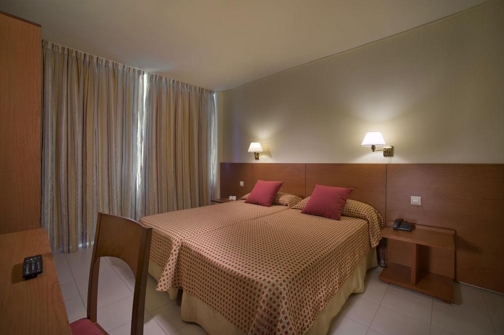Hotel Mediterraneo Росес Екстериор снимка