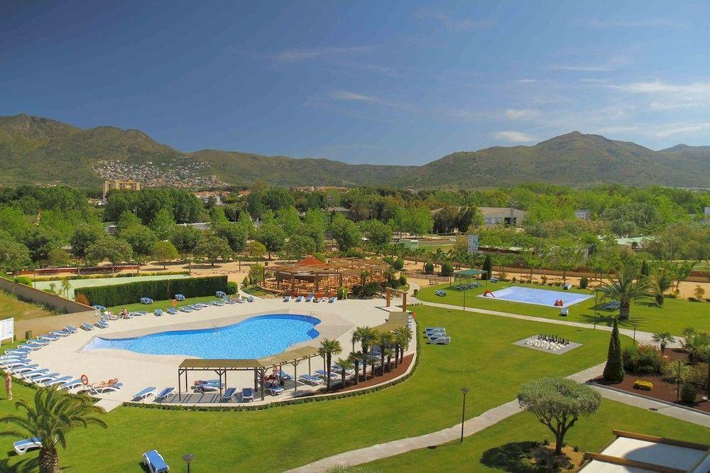Hotel Mediterraneo Росес Екстериор снимка