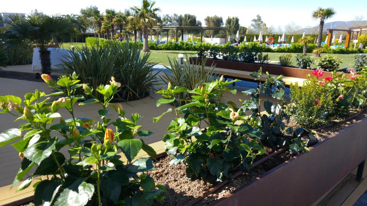 Hotel Mediterraneo Росес Екстериор снимка