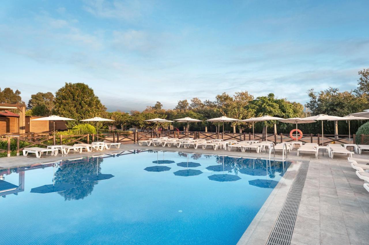 Hotel Mediterraneo Росес Екстериор снимка