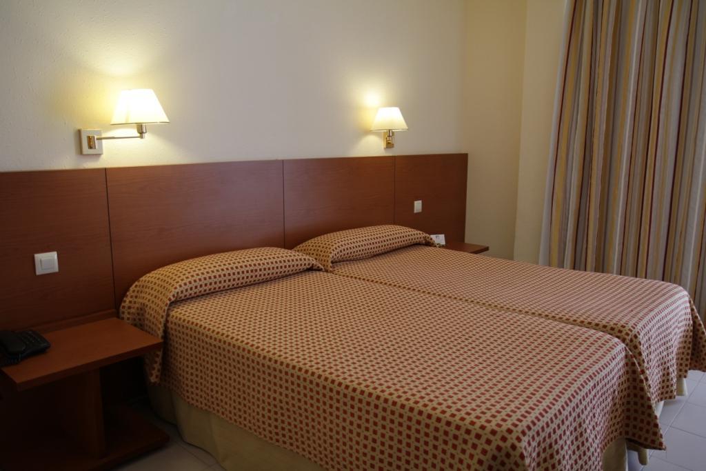 Hotel Mediterraneo Росес Екстериор снимка